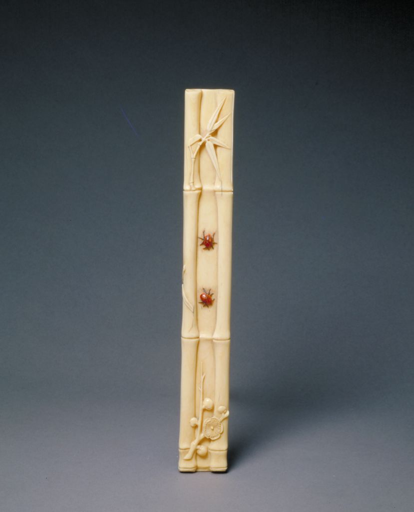 牙雕梅竹草虫镇纸